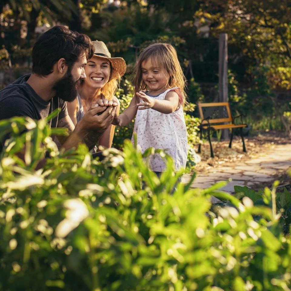 relaxdays Gartenstuhl »Niedriger Gartenstuhl Holz« 3 relaxdays Gartenstuhl »Niedriger Gartenstuhl Holz« – Bild 3